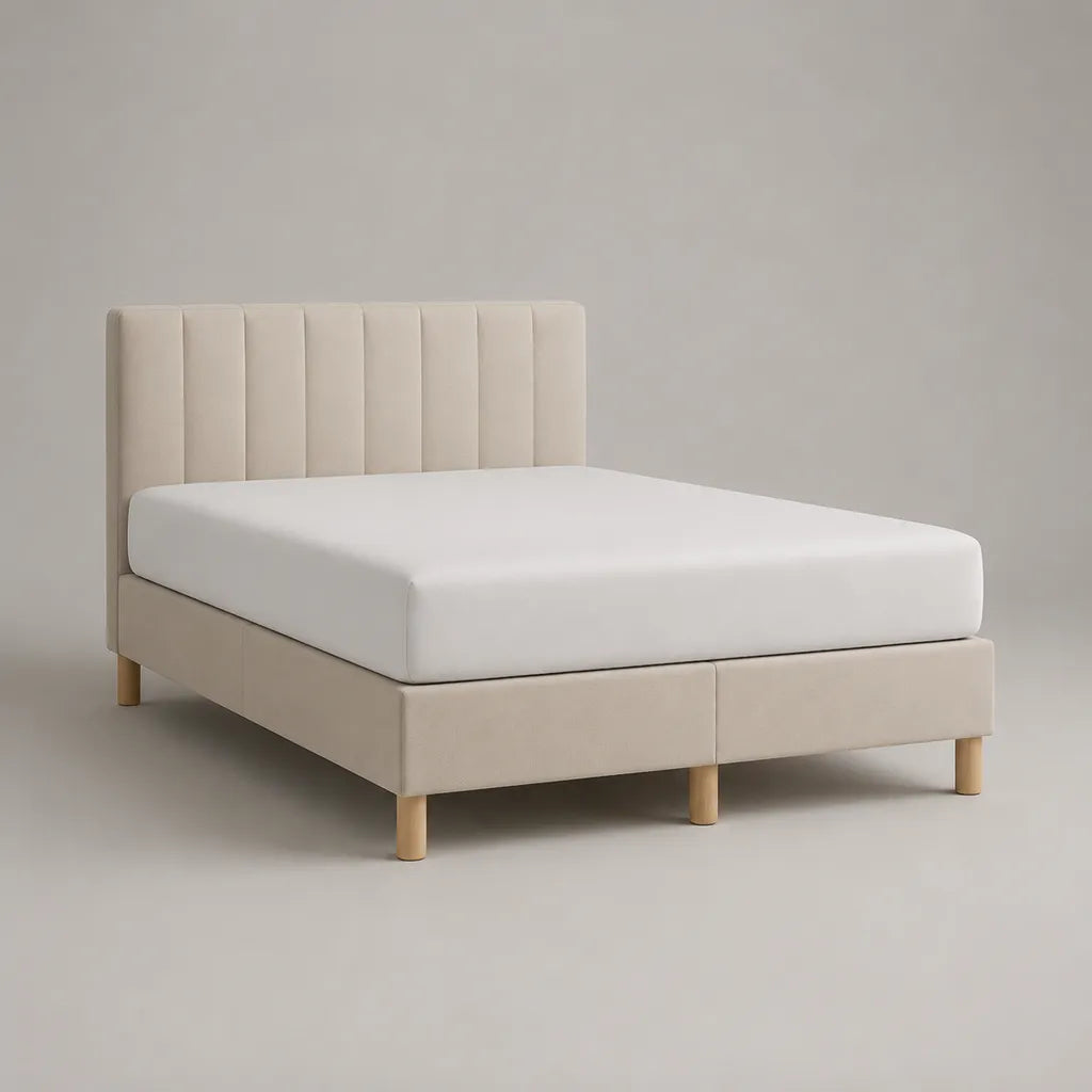 Lit double rembourré en tissu beige 160 × 200 cm avec tête de lit à panneaux verticaux