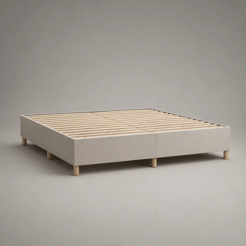 Cadre de lit double rembourré en tissu et bois avec sommier à lattes, beige et bois clair, couchage 180 × 200 cm, dimensions 208 × 188 × 35 cm