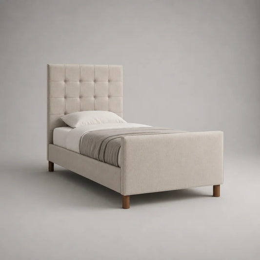 Lit simple en tissu beige avec tête de lit à panneaux carrés, couchage 90 × 190 cm, dimensions 204 × 101 × 120 cm