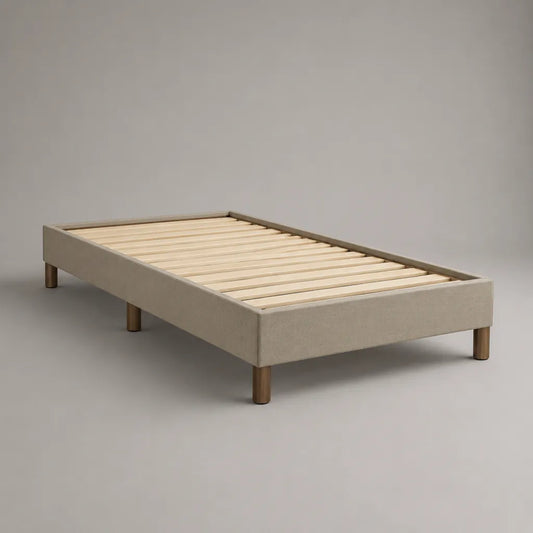 Cadre de lit simple en tissu et bois beige 90 × 190 cm, dimensions 96 × 196 × 35 cm, sommier à lattes